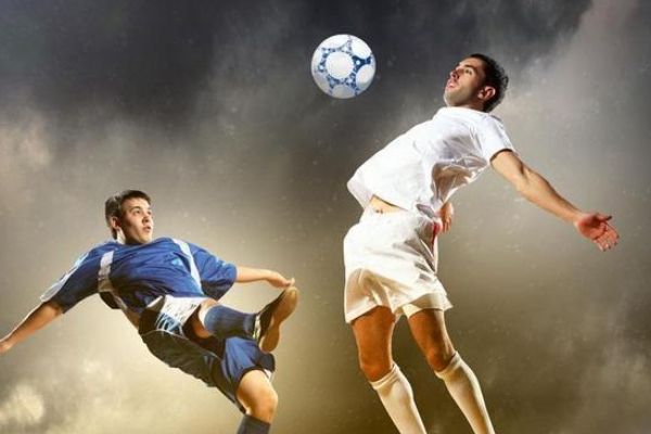  为什么足球球员的薪资都很高？