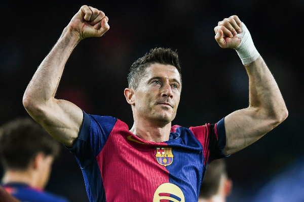  巴萨计划与前锋莱万多夫斯基续约