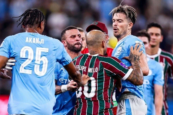  曼城4-0弗鲁米嫩塞夺冠后梅洛与格拉利什沃克发生冲突