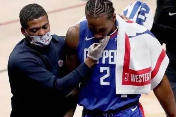  快船主将伦纳德因臀部伤势告别赛场