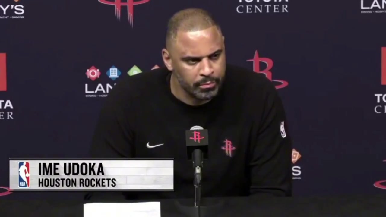  乌度卡一开始体能球移动等都出问题了 不认为申京能解决这问题