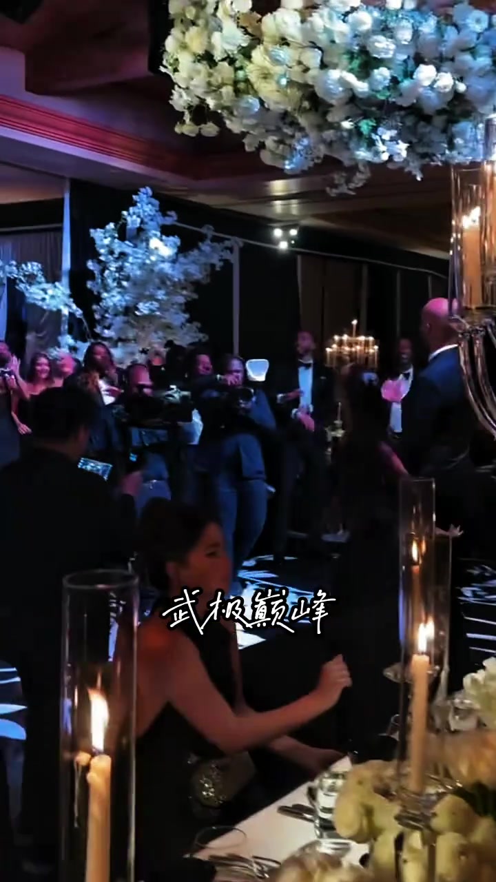  比自己结婚还高兴第一次当伴郎的塔图姆在比尔婚礼上跳嗨了