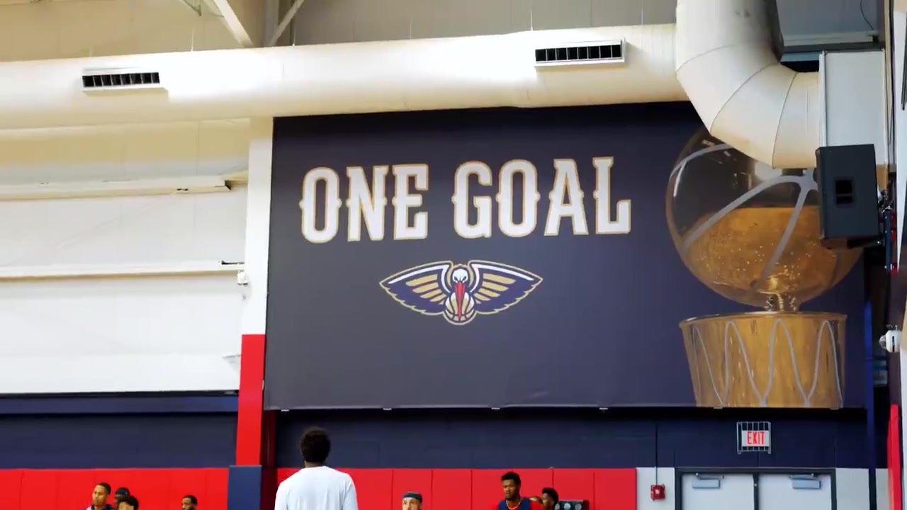  鹈鹕队内开练普尔指挥交通瘦身后的锡安展现炸裂扣篮