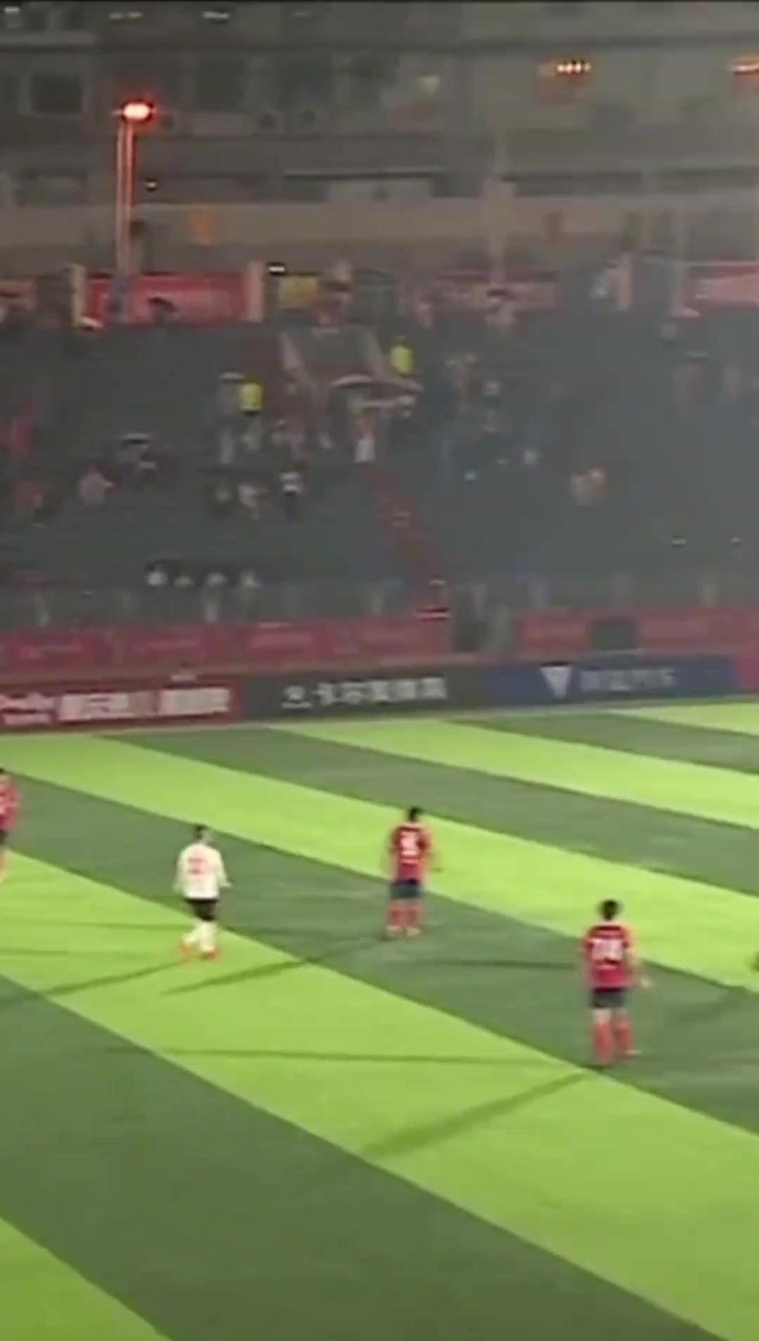  米兰名宿被超远任意球震惊安布苏超之后还有渝超还有啥超