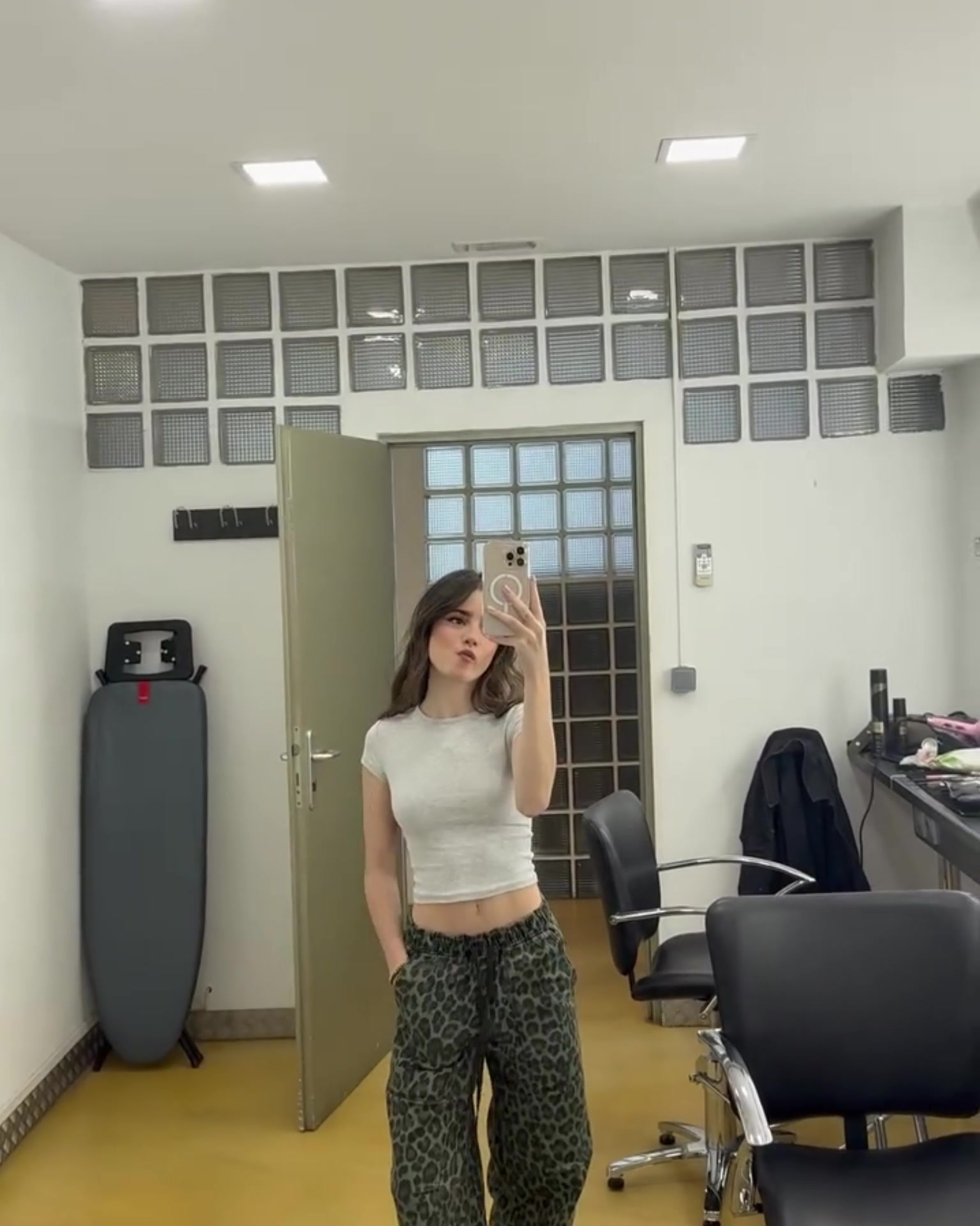  嘟嘟小嘴巴黎中场内维斯的女友真是符合亚洲人审美