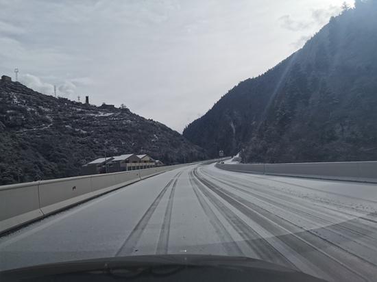 阿坝州理县出现大雪天气 最大降雪量为5.8毫米